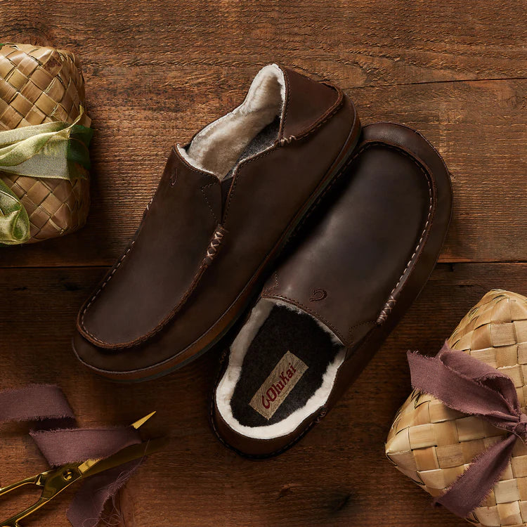 
                      
                        OluKai Moloā Men’s Premium Leather Slippers
                      
                    